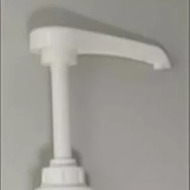 A close-up of the Monin Plastic Bottle Pump (Monin PL-RS-1) is shown against a plain gray background. © 2025 1st-line.com