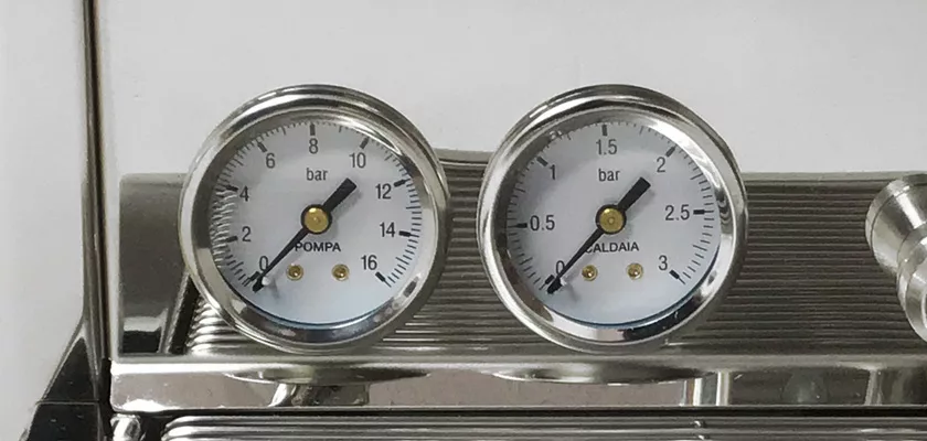 Close-up of two round pressure gauges on the DISCONTINUED Bezzera BZ16 DE HX Espresso Machine: the left POMPA gauge reads up to 16 bar, and the right CALDAIA gauge for the HX boiler goes up to 2.5 bar. © 2025 1st-line.com