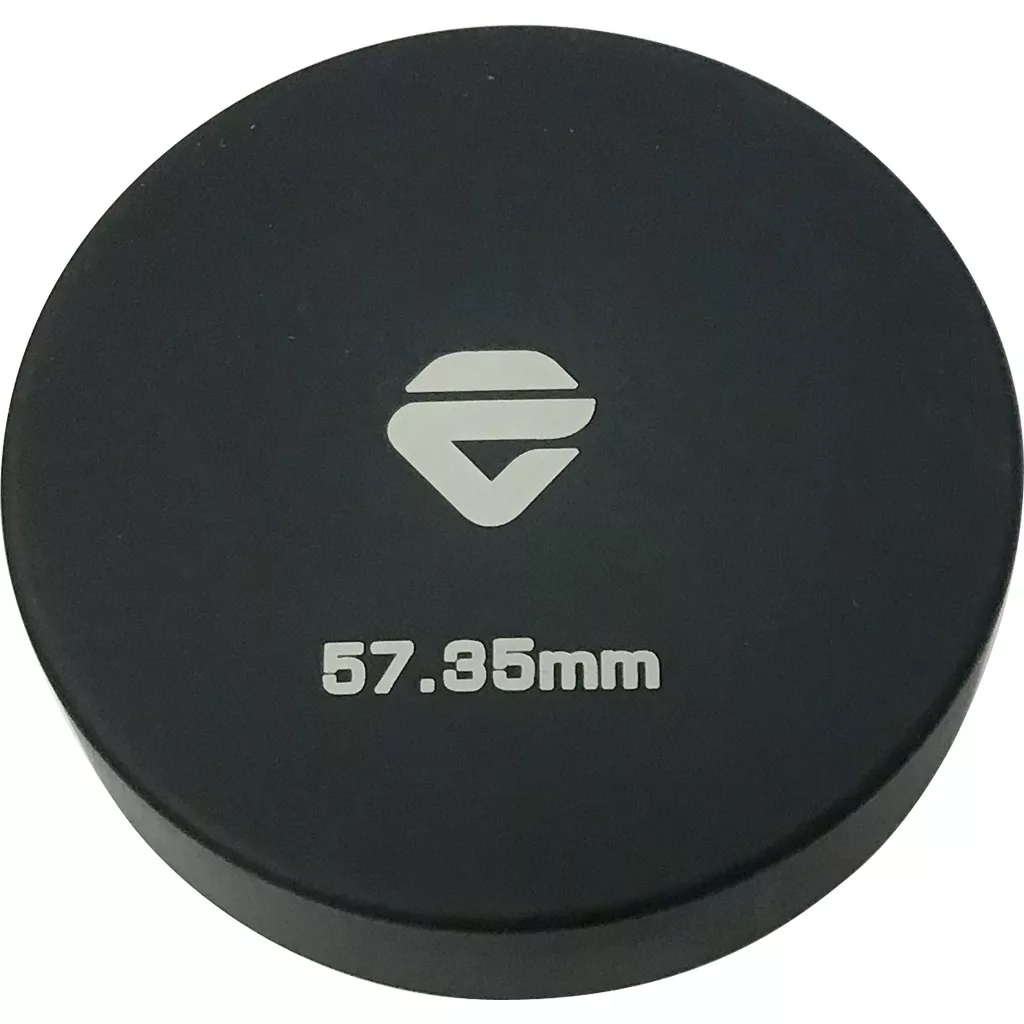 A black circular Lelit PLA472A 57.35mm Pre-tamp Coffee Leveler with a white stylized logo and 57.35mm below it, seen from above on a white background. © 2025 1st-line.com