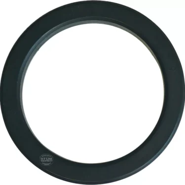 The GI.654 72x57x9 mm fluted portafilter holder gasket, made of black rubber, is shown from above as a simple circular shape on a white background. © 2025 1st-line.com