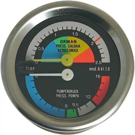 The WEGA W10790 DOUBLE MANOMETER displays pressure in bars, with colored zones (green, yellow, blue, red), needle at blue (~1 bar), and Italian/German labels. © 2025 1st-line.com