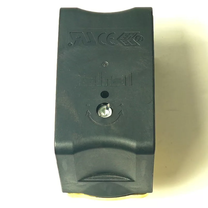 A close-up of the black Magister MAG180023 Pressure Switch with certification marks and a center screw; below the screw, a curved arrow shows the adjustment direction. © 2025 1st-line.com