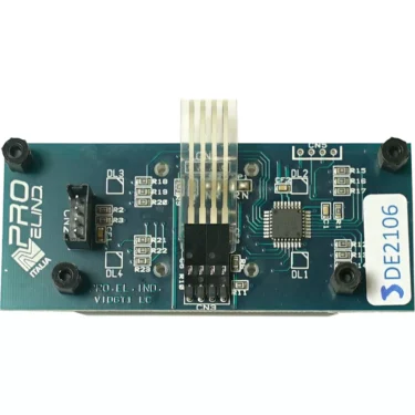 A close-up shows the VBM ELETPULDISDJDG1NW Front Display for DOMOBAR JUNIOR Digital: a blue circuit board labeled PRO ELIND, with components, connectors, a top-center white ribbon cable, and a DE2106 sticker on the right. © 2025 1st-line.com