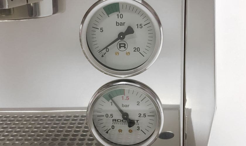 Close-up of two pressure gauges on the Rocket Epica Espresso Machine—top gauge reads up to 20 bar, bottom up to 2.5 bar—both needles sit in the green zone. © 2025 1st-line.com